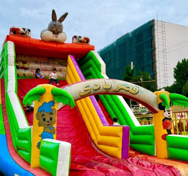 سرسره بادی در شهربازی طلایی آمل 