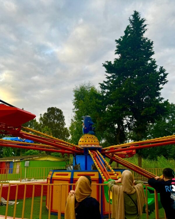 بازی آکروجت در شهربازی طلایی آمل