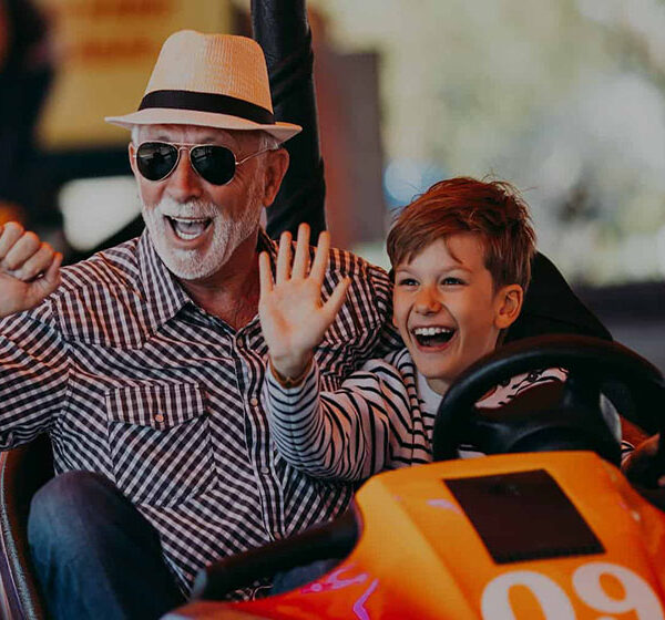 شهربازی و تأثیر آن بر بهبود تعادل و قدرت عضلات بزرگسالان